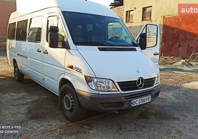 Білий Мерседес Sprinter, об'ємом двигуна 2.7 л та пробігом 400 тис. км за 11000 $, фото 1 на Automoto.ua