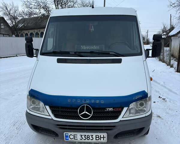 Белый Мерседес Sprinter, объемом двигателя 2.69 л и пробегом 488 тыс. км за 12500 $, фото 1 на Automoto.ua
