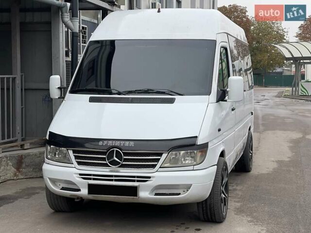 Белый Мерседес Sprinter, объемом двигателя 2.69 л и пробегом 768 тыс. км за 8700 $, фото 1 на Automoto.ua