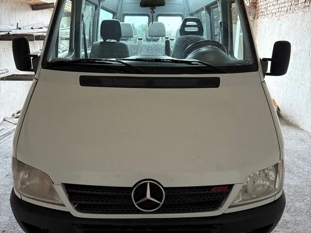 Белый Мерседес Sprinter, объемом двигателя 2.15 л и пробегом 340 тыс. км за 8700 $, фото 1 на Automoto.ua