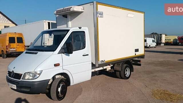 Белый Мерседес Sprinter, объемом двигателя 2.7 л и пробегом 379 тыс. км за 15800 $, фото 1 на Automoto.ua