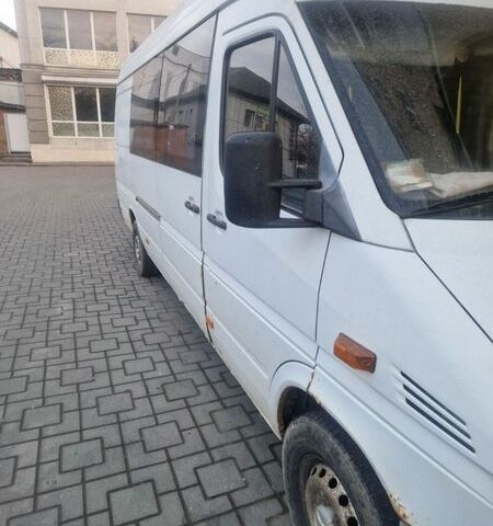 Белый Мерседес Sprinter, объемом двигателя 2.2 л и пробегом 620 тыс. км за 6500 $, фото 1 на Automoto.ua