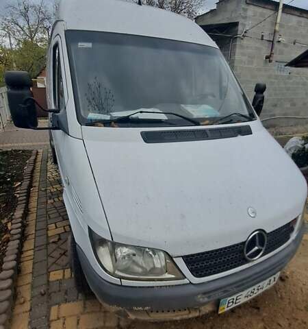 Белый Мерседес Sprinter, объемом двигателя 2.2 л и пробегом 411 тыс. км за 10000 $, фото 1 на Automoto.ua