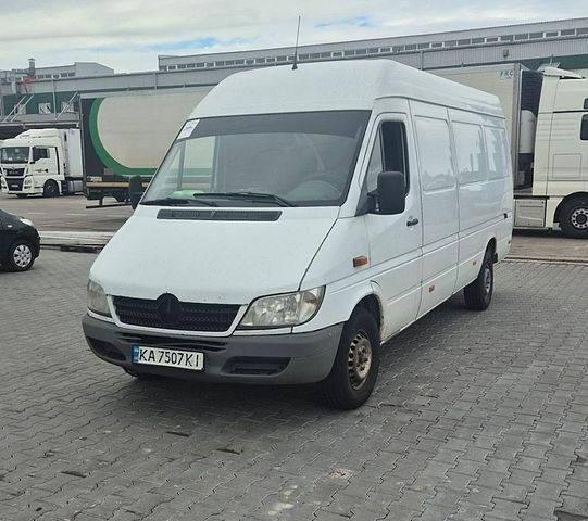 Білий Мерседес Sprinter, об'ємом двигуна 2.15 л та пробігом 300 тис. км за 7000 $, фото 1 на Automoto.ua
