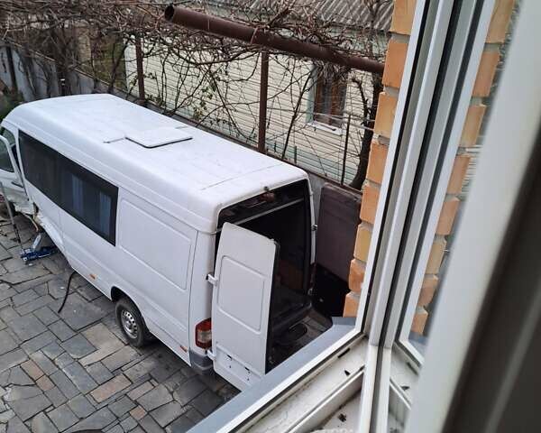 Белый Мерседес Sprinter, объемом двигателя 2.15 л и пробегом 178 тыс. км за 5500 $, фото 1 на Automoto.ua