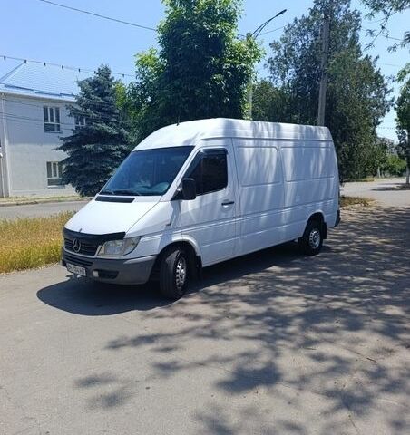 Белый Мерседес Sprinter, объемом двигателя 2.2 л и пробегом 783 тыс. км за 7850 $, фото 1 на Automoto.ua