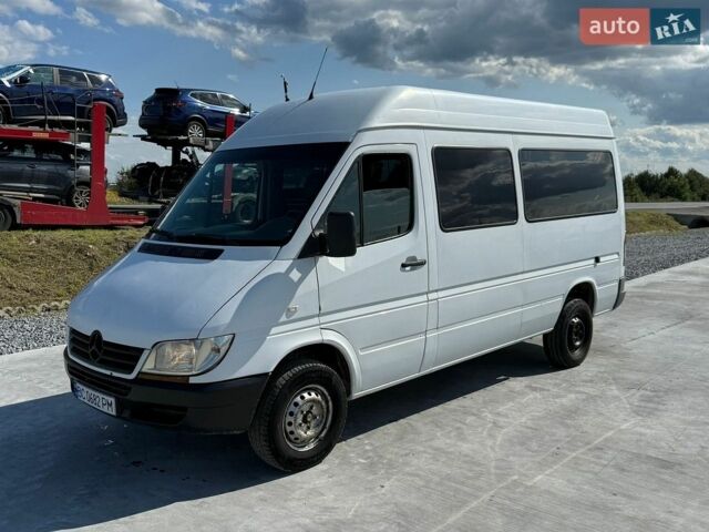 Белый Мерседес Sprinter, объемом двигателя 2.69 л и пробегом 300 тыс. км за 7999 $, фото 1 на Automoto.ua