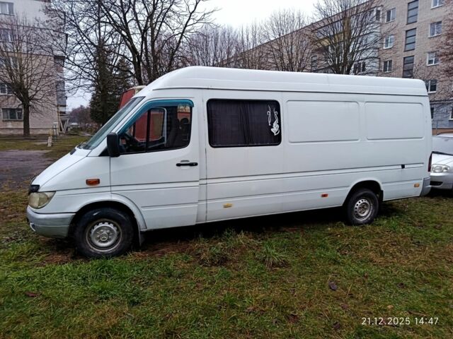 Білий Мерседес Sprinter, об'ємом двигуна 2.1 л та пробігом 700 тис. км за 7100 $, фото 1 на Automoto.ua