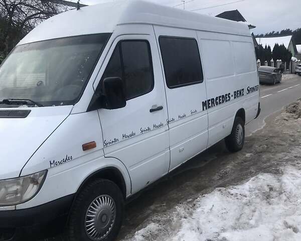 Белый Мерседес Sprinter, объемом двигателя 2.1 л и пробегом 340 тыс. км за 8000 $, фото 1 на Automoto.ua