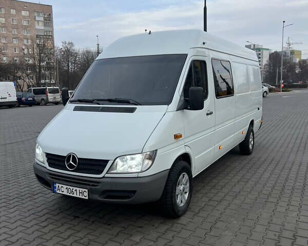 Белый Мерседес Sprinter, объемом двигателя 2.15 л и пробегом 470 тыс. км за 12300 $, фото 1 на Automoto.ua