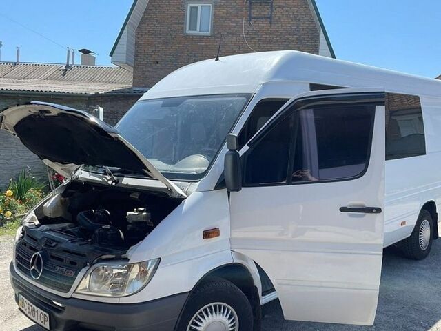 Белый Мерседес Sprinter, объемом двигателя 2.15 л и пробегом 200 тыс. км за 11911 $, фото 1 на Automoto.ua