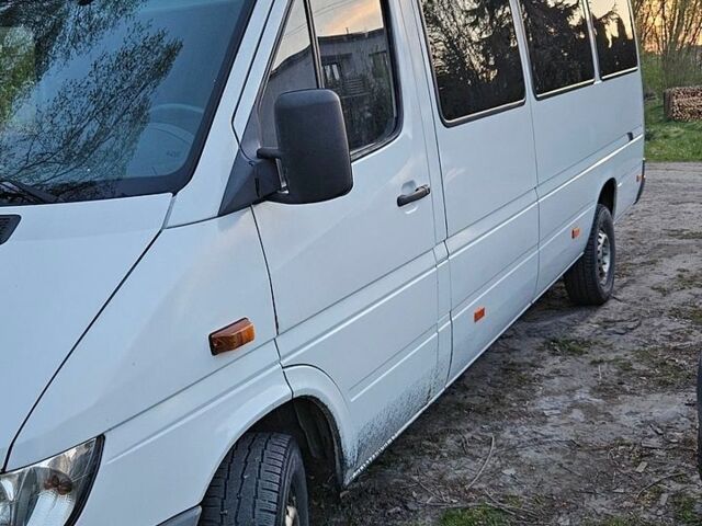 Белый Мерседес Sprinter, объемом двигателя 2.2 л и пробегом 500 тыс. км за 8500 $, фото 1 на Automoto.ua