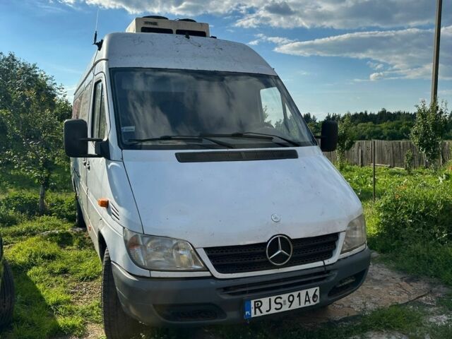 Белый Мерседес Sprinter, объемом двигателя 2.2 л и пробегом 500 тыс. км за 3011 $, фото 1 на Automoto.ua
