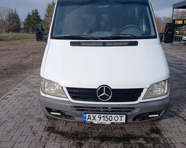 Белый Мерседес Sprinter, объемом двигателя 2.15 л и пробегом 350 тыс. км за 8900 $, фото 1 на Automoto.ua