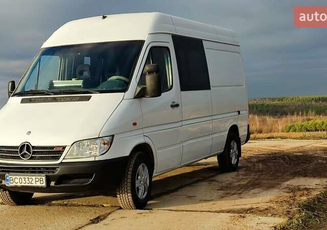 Белый Мерседес Sprinter, объемом двигателя 2.69 л и пробегом 75 тыс. км за 6900 $, фото 1 на Automoto.ua