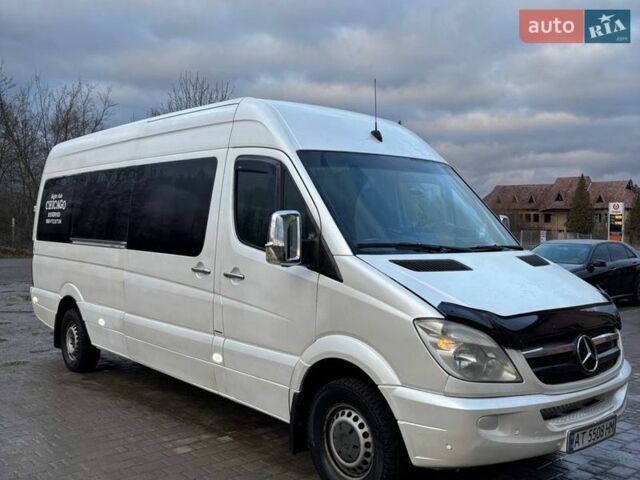 Белый Мерседес Sprinter, объемом двигателя 2.15 л и пробегом 400 тыс. км за 10000 $, фото 1 на Automoto.ua