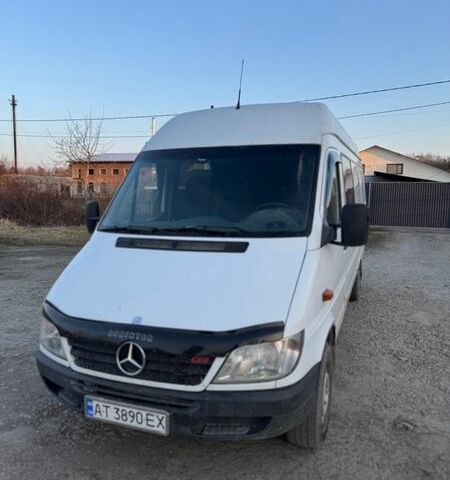 Белый Мерседес Sprinter, объемом двигателя 2.2 л и пробегом 438 тыс. км за 7300 $, фото 1 на Automoto.ua