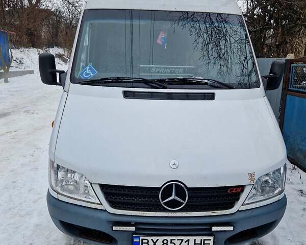 Белый Мерседес Sprinter, объемом двигателя 2.2 л и пробегом 420 тыс. км за 7700 $, фото 1 на Automoto.ua
