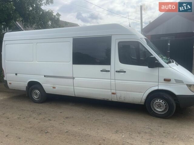 Белый Мерседес Sprinter, объемом двигателя 2.2 л и пробегом 590 тыс. км за 10000 $, фото 1 на Automoto.ua