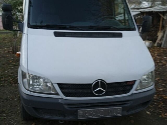 Белый Мерседес Sprinter, объемом двигателя 2.2 л и пробегом 390 тыс. км за 10300 $, фото 1 на Automoto.ua