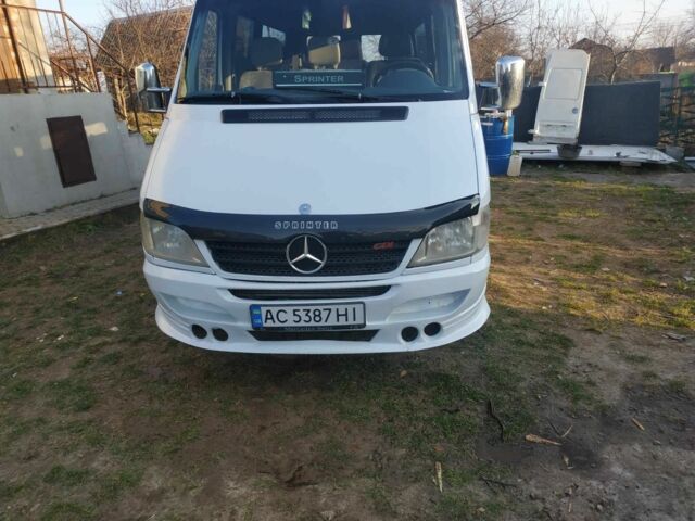 Белый Мерседес Sprinter, объемом двигателя 0.22 л и пробегом 400 тыс. км за 8200 $, фото 1 на Automoto.ua