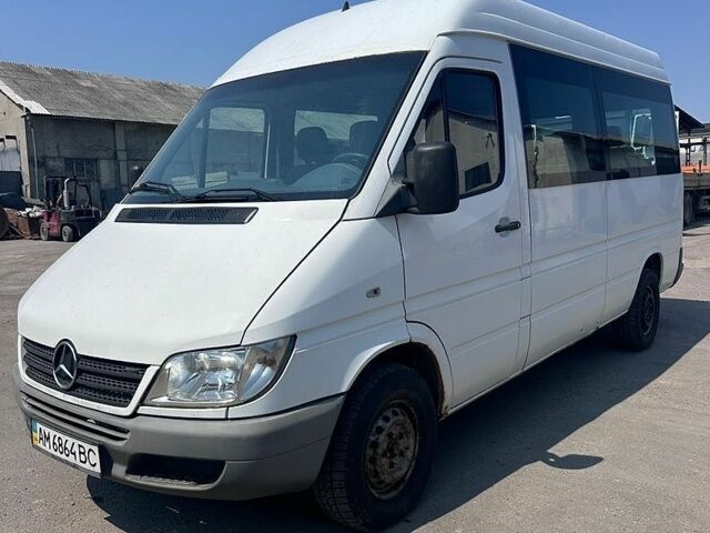 Белый Мерседес Sprinter, объемом двигателя 2.15 л и пробегом 179 тыс. км за 8200 $, фото 1 на Automoto.ua
