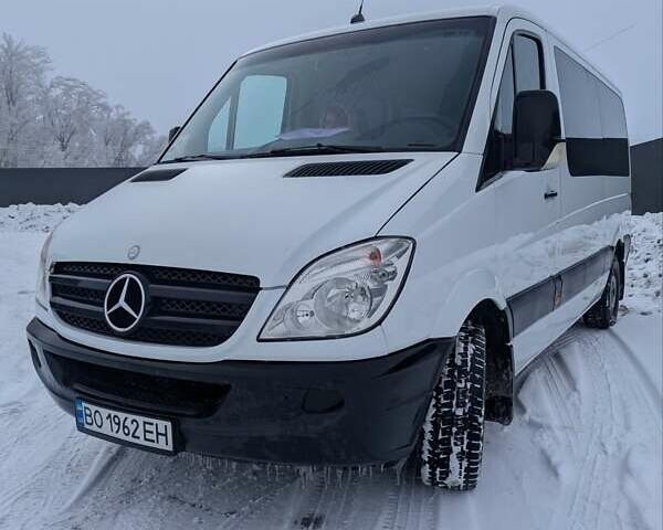 Белый Мерседес Sprinter, объемом двигателя 2.15 л и пробегом 350 тыс. км за 14900 $, фото 1 на Automoto.ua