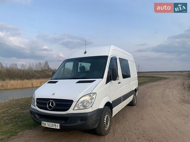 Белый Мерседес Sprinter, объемом двигателя 2.1 л и пробегом 310 тыс. км за 9900 $, фото 1 на Automoto.ua