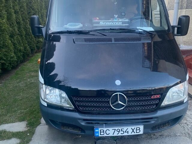 Белый Мерседес Sprinter, объемом двигателя 2.69 л и пробегом 500 тыс. км за 10300 $, фото 1 на Automoto.ua