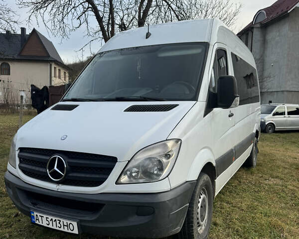 Белый Мерседес Sprinter, объемом двигателя 2.2 л и пробегом 530 тыс. км за 9800 $, фото 1 на Automoto.ua