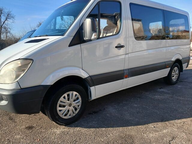 Белый Мерседес Sprinter, объемом двигателя 2.1 л и пробегом 450 тыс. км за 8799 $, фото 1 на Automoto.ua
