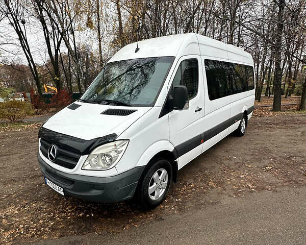 Белый Мерседес Sprinter, объемом двигателя 2.15 л и пробегом 414 тыс. км за 21500 $, фото 1 на Automoto.ua