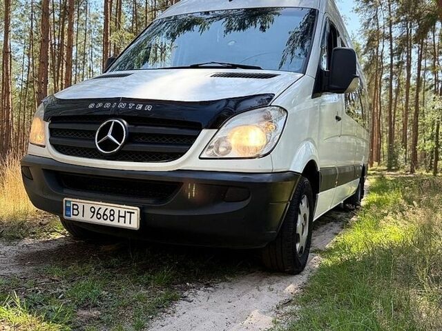 Белый Мерседес Sprinter, объемом двигателя 2.15 л и пробегом 160 тыс. км за 14999 $, фото 1 на Automoto.ua
