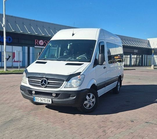 Белый Мерседес Sprinter, объемом двигателя 2.2 л и пробегом 710 тыс. км за 12000 $, фото 1 на Automoto.ua