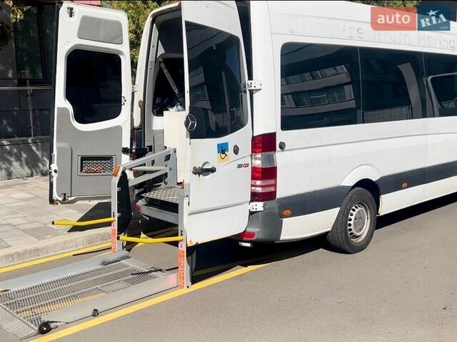Белый Мерседес Sprinter, объемом двигателя 2.15 л и пробегом 246 тыс. км за 12000 $, фото 1 на Automoto.ua