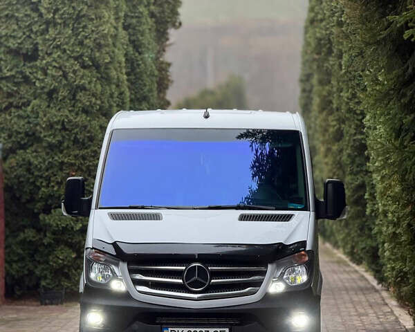 Белый Мерседес Sprinter, объемом двигателя 2.99 л и пробегом 240 тыс. км за 18500 $, фото 1 на Automoto.ua