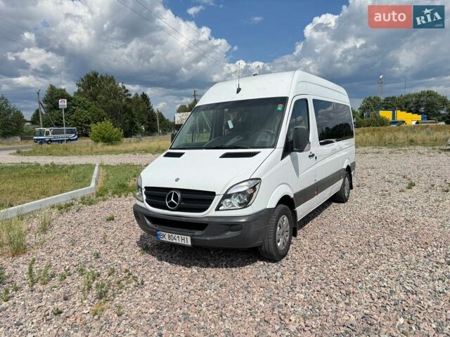 Белый Мерседес Sprinter, объемом двигателя 2.2 л и пробегом 568 тыс. км за 14700 $, фото 1 на Automoto.ua