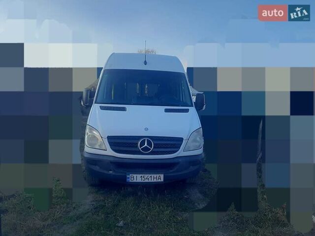 Белый Мерседес Sprinter, объемом двигателя 2.2 л и пробегом 397 тыс. км за 13000 $, фото 1 на Automoto.ua