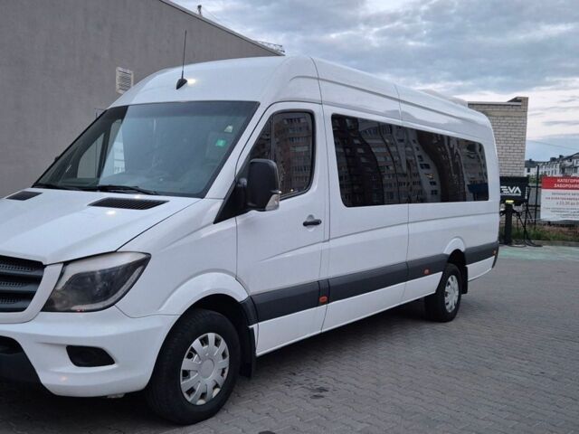 Белый Мерседес Sprinter, объемом двигателя 2.14 л и пробегом 700 тыс. км за 47000 $, фото 1 на Automoto.ua