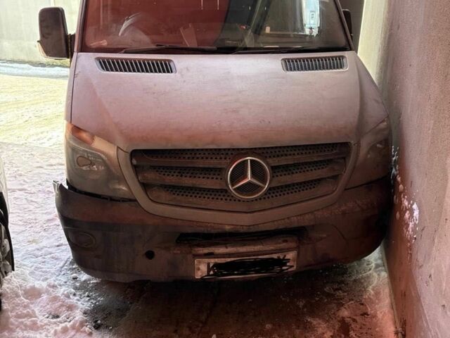 Белый Мерседес Sprinter, объемом двигателя 0 л и пробегом 240 тыс. км за 3458 $, фото 1 на Automoto.ua