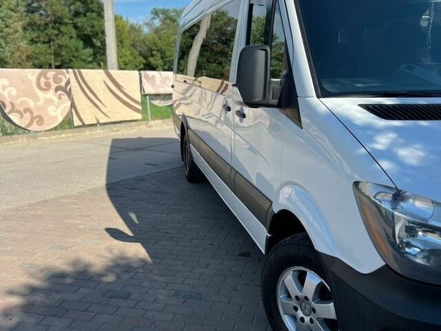 Белый Мерседес Sprinter, объемом двигателя 3 л и пробегом 466 тыс. км за 46748 $, фото 1 на Automoto.ua