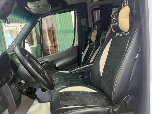 Белый Мерседес Sprinter, объемом двигателя 2.2 л и пробегом 300 тыс. км за 24600 $, фото 1 на Automoto.ua