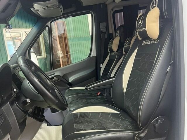 Белый Мерседес Sprinter, объемом двигателя 2.2 л и пробегом 300 тыс. км за 24600 $, фото 1 на Automoto.ua