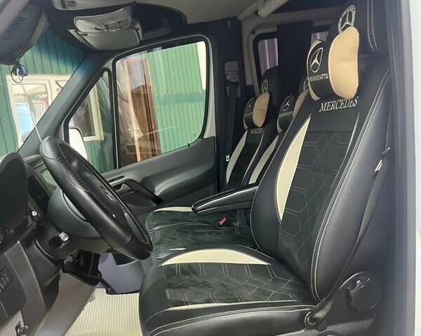 Білий Мерседес Sprinter, об'ємом двигуна 2.2 л та пробігом 300 тис. км за 27859 $, фото 1 на Automoto.ua