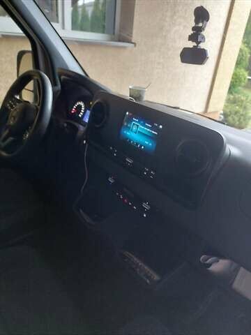 Белый Мерседес Sprinter, объемом двигателя 2.2 л и пробегом 357 тыс. км за 28000 $, фото 1 на Automoto.ua