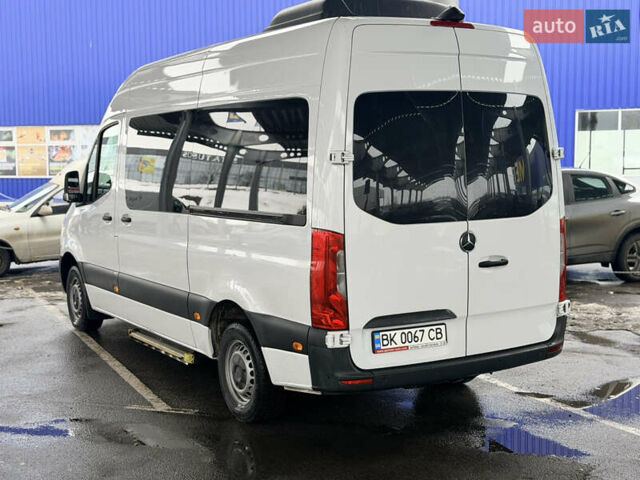Белый Мерседес Sprinter, объемом двигателя 2.14 л и пробегом 264 тыс. км за 37500 $, фото 1 на Automoto.ua