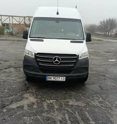Білий Мерседес Sprinter, об'ємом двигуна 2.2 л та пробігом 460 тис. км за 27000 $, фото 1 на Automoto.ua