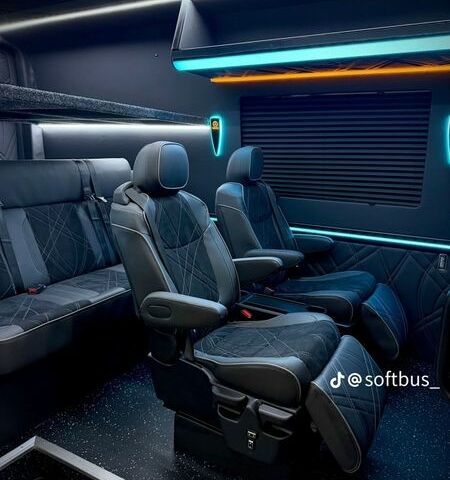 Белый Мерседес Sprinter, объемом двигателя 2 л и пробегом 208 тыс. км за 45000 $, фото 1 на Automoto.ua