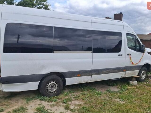 Белый Мерседес Sprinter, объемом двигателя 1.95 л и пробегом 630 тыс. км за 23000 $, фото 1 на Automoto.ua