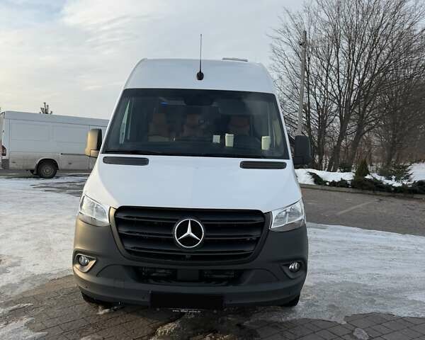 Белый Мерседес Sprinter, объемом двигателя 1.95 л и пробегом 70 тыс. км за 65000 $, фото 1 на Automoto.ua